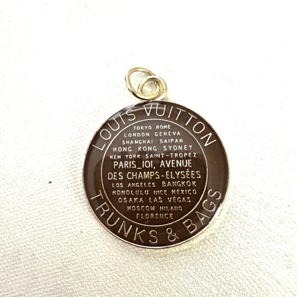 Louis Vuitton Brown, Gold Charm, Pendant, XL Medallion, Trunks & Bags, Necklace - Picture 1 of 2